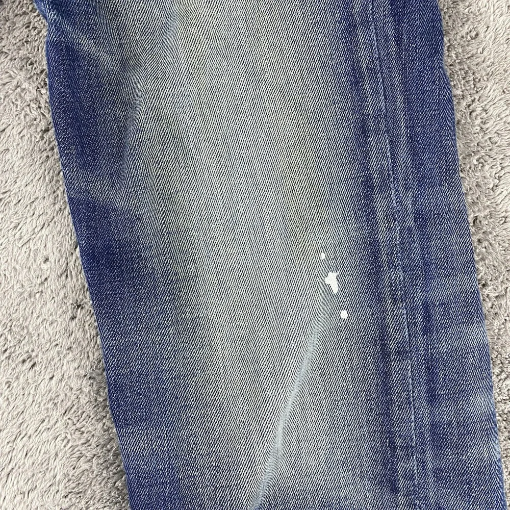 Levis some paint